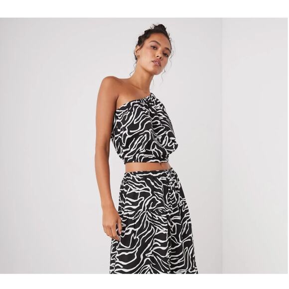 RAILS NWT Evy One Shoulder Blouse in Black White Contour Lines  // L - Picture 3 of 11